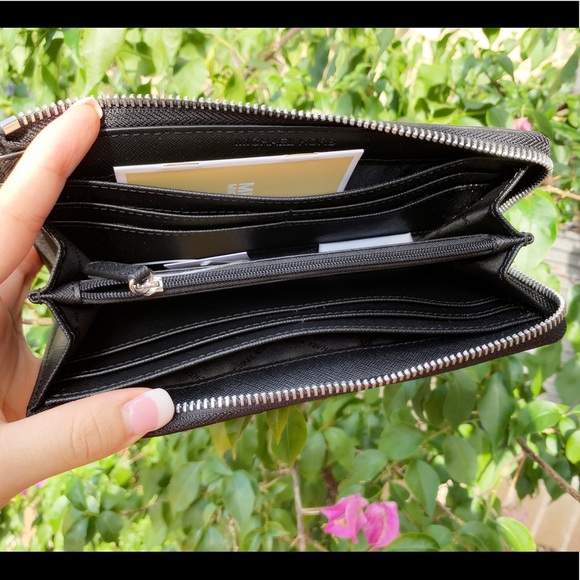 Gaby’sBags👜💕-NWT Michael Kors Tote Signature MK - Picture 8 of 8